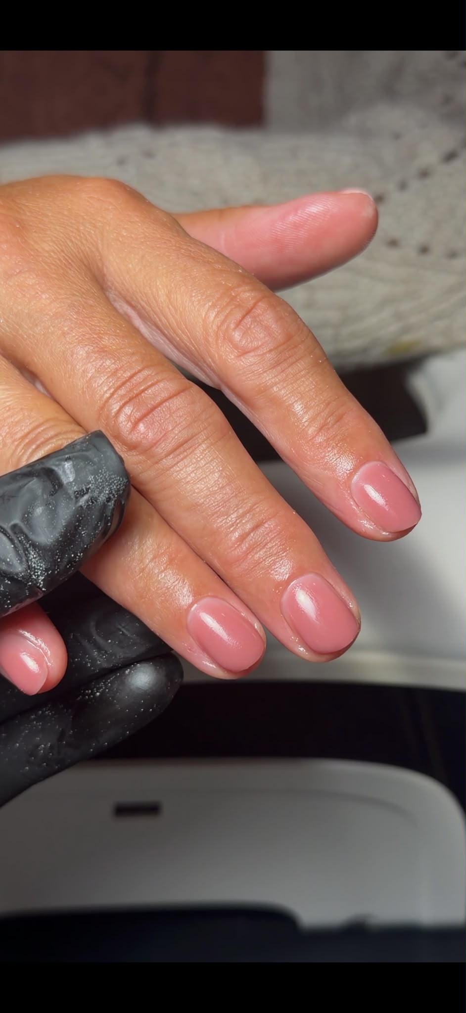 Natuurlijke roze manicure